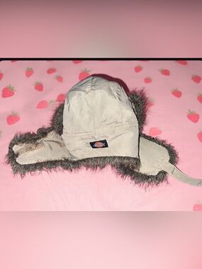 🍓Dickies Tan Trapper Hat with Dark Faux Fur Trim🍓